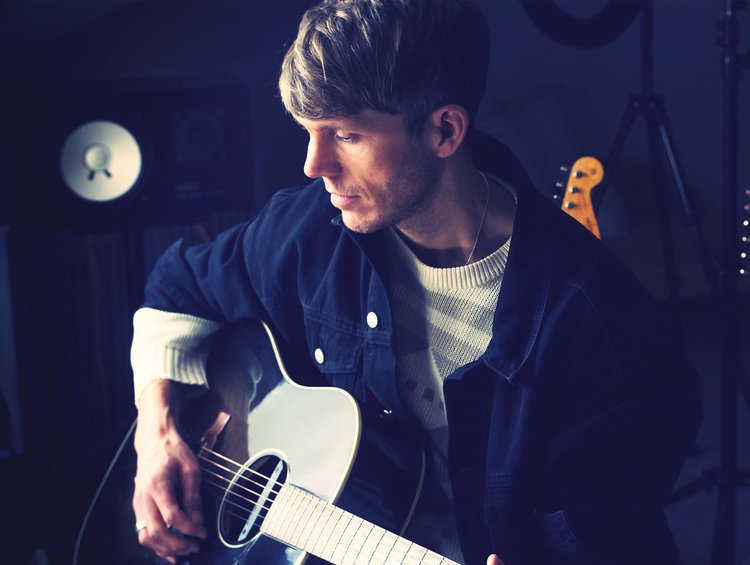 Angus Powell – “Black Water”